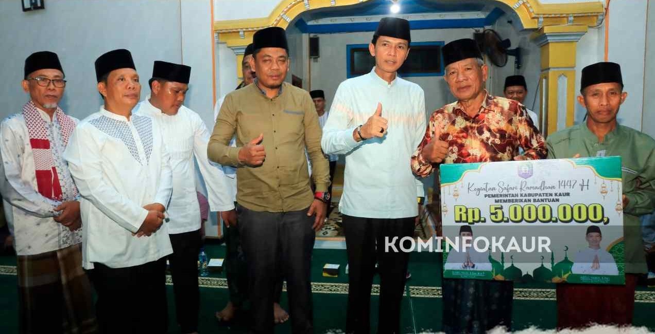 Safari Ramadan di Kaur Tengah, Bupati Gusril Sapa Jemaah Masjid Al Fatah