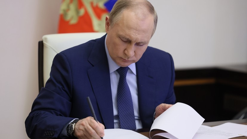 Penekanan Pada Pencegahan Pengangguran, Putin menandatangani versi terbaru undang-undang ketenagakerjaan