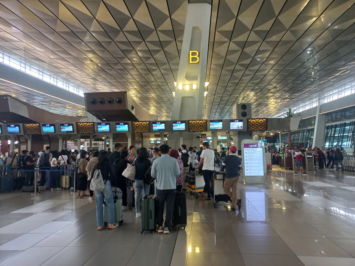 Rute Penerbangan dari Bandara Soekarno-Hatta ke Timur Tengah Dibatalkan