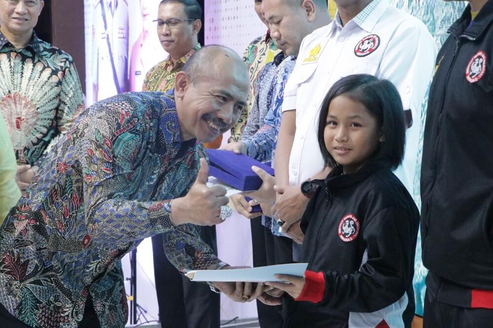 Atlet dan Pelatih Karate Kaur Dapat Penghargaan