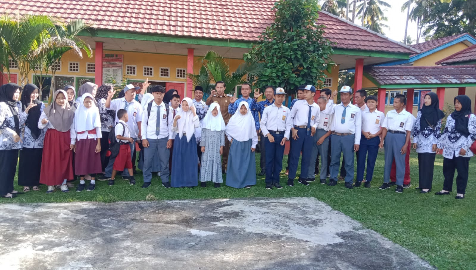 Bupati Kaur Gusril Pausi Tinjau SLBN 1 Kaur, Pastikan Bantuan Bus Sekolah Terealisasi