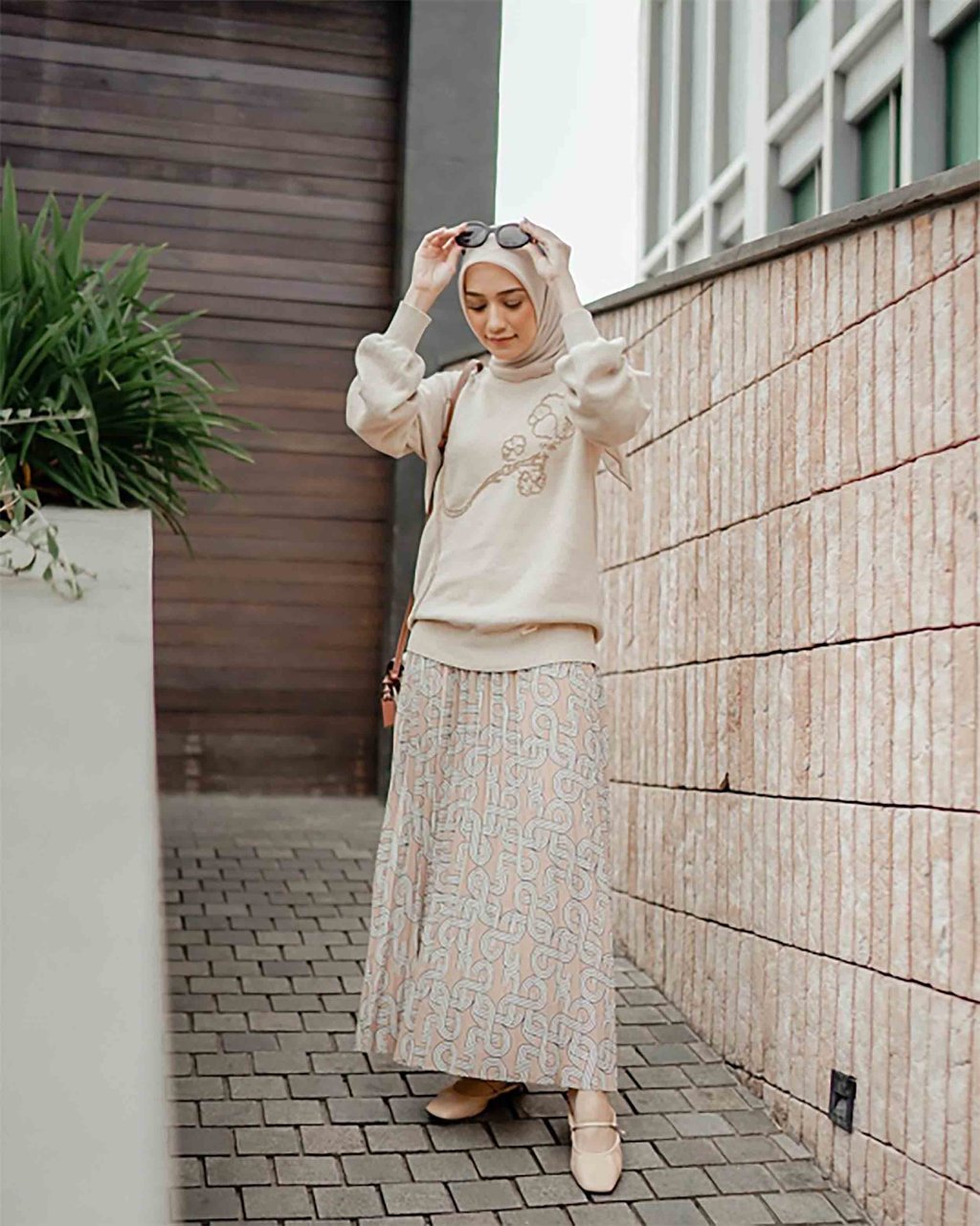 12 Inspirasi OOTD Hijab Casual dan Santai Ala Selebgram buat Hangout