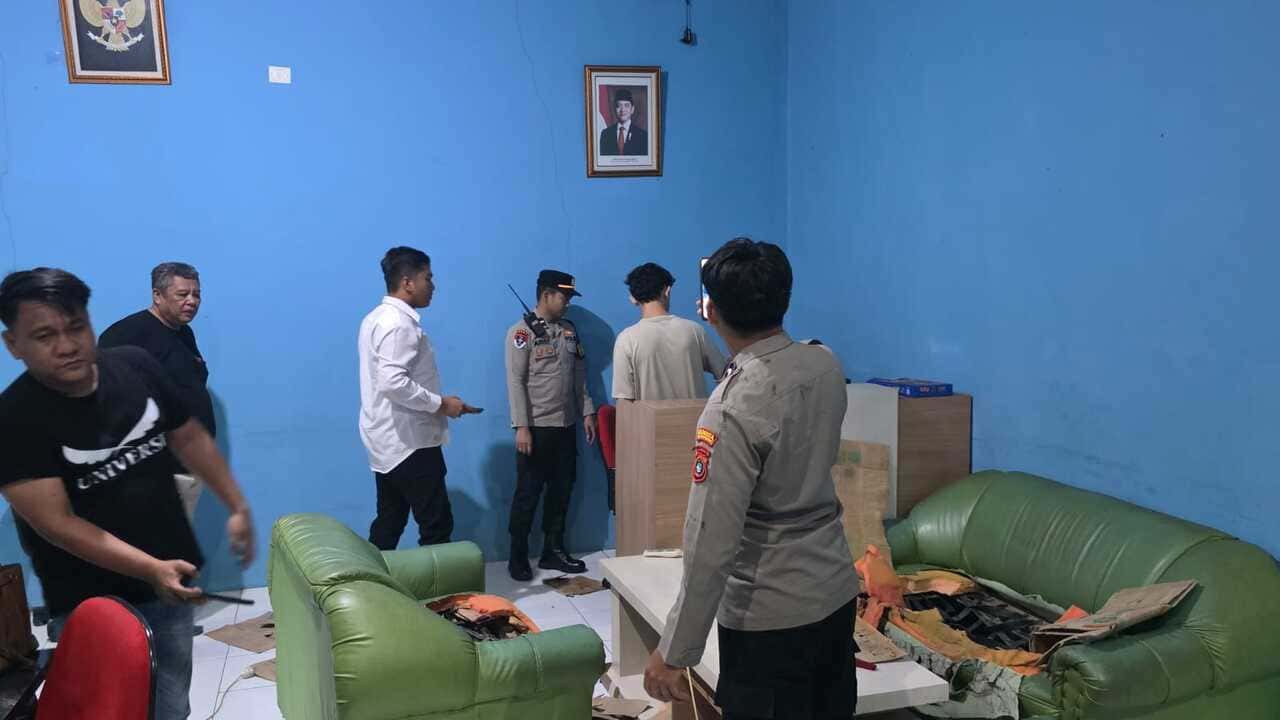 Kantor PWI Babel Dirusak Oleh OTK, Sajadah Dibakar, Ada Tulisan Ancaman!