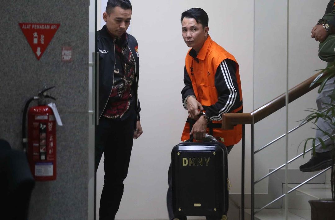 Pakai Rompi Oranye KPK, Bupati Rejang Lebong M Fikri Thobari Cuma Diam