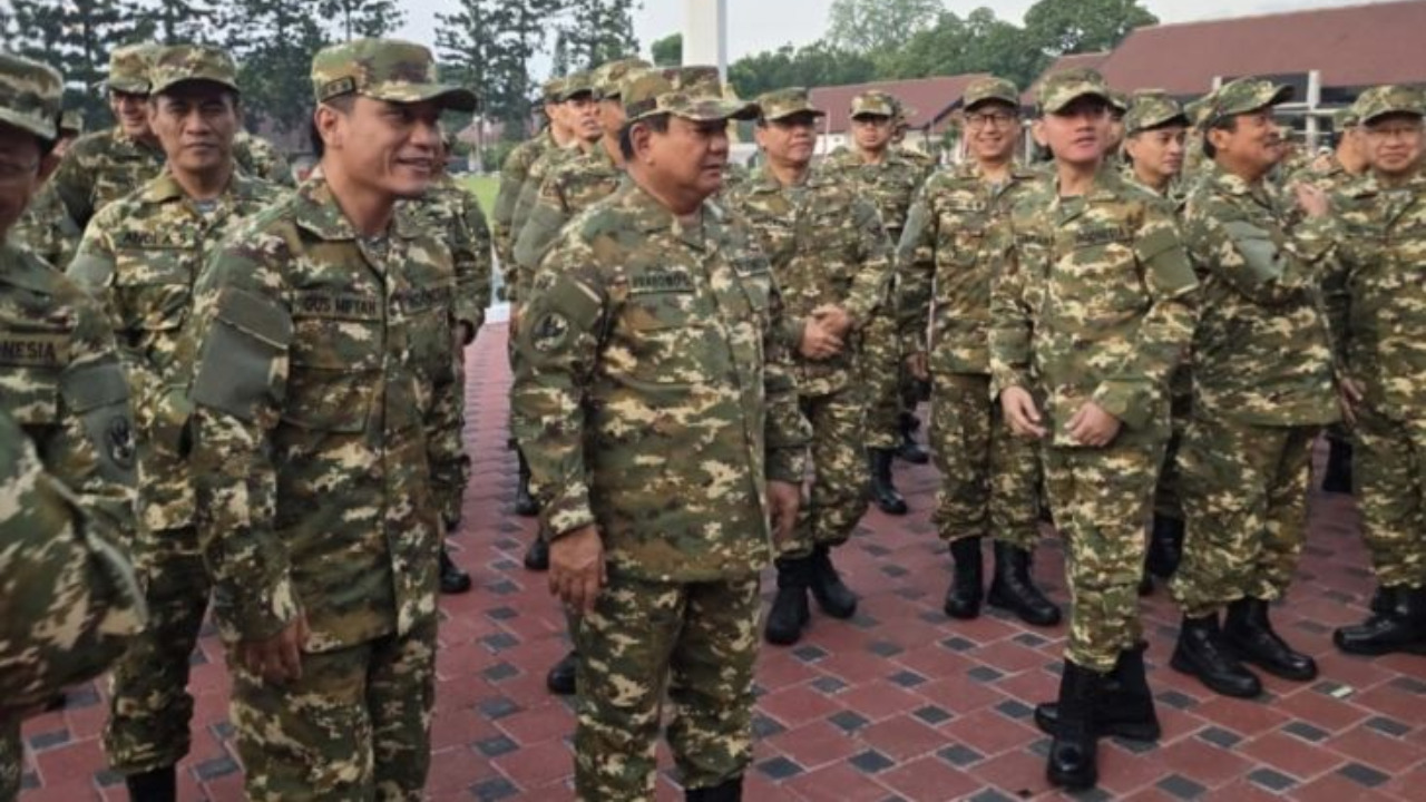 Potret Presiden Prabowo Subianto dan Kabinet Merah Putih Kompak Gunakan Seragam Komcad di Akmil Magelang