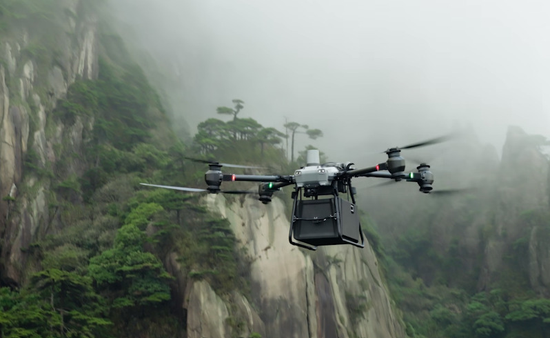 DJI Memperkenalkan FlyCart 30, Terobosan Terkini dalam Teknologi Drone Pengiriman