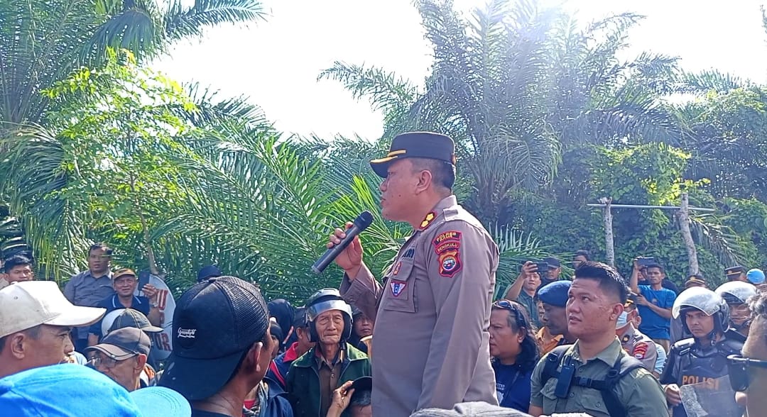 Kapolres Kaur Pimpin Pengamanan Aksi Unjuk Rasa FPWKBS dan ASBS di PT DSJ, Massa Bermalam di Perkebunan