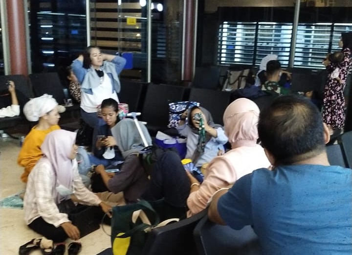  Penerbangan Pesawat Lion Air JT 630 Ditunda, Penumpang Tidur di Bandara
