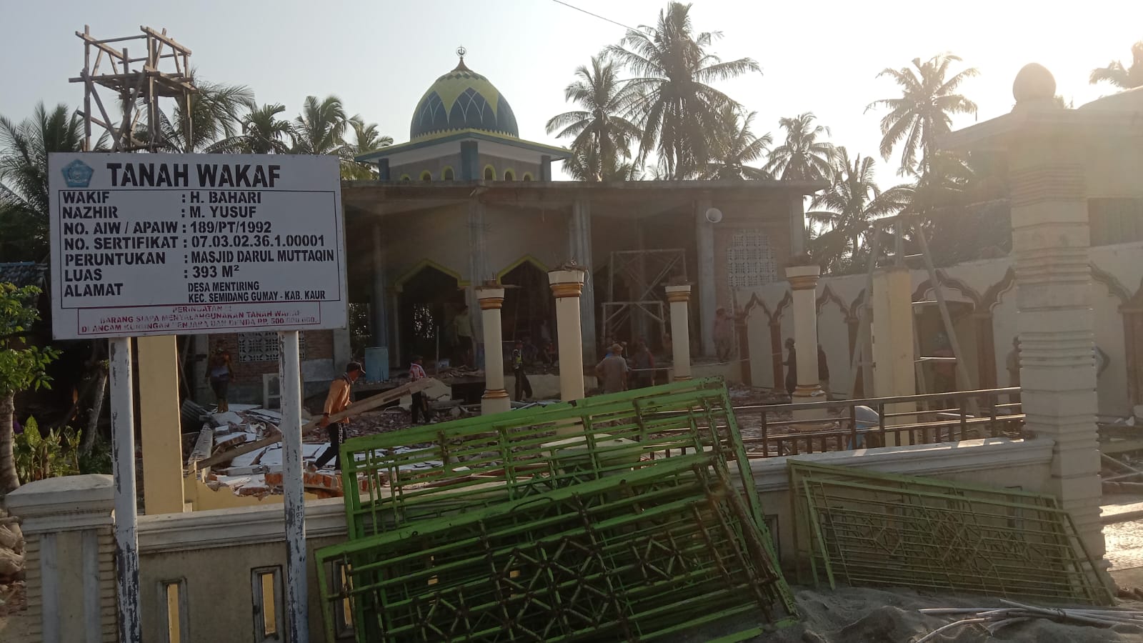 Masjid Darul Muttaqin Berdiri Megah, Masjid Lama Dibongkar, Kades, Kapolsek dan Warga Gotong Royong