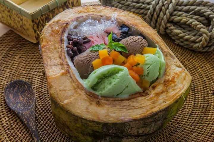 Nih! 5 Keunikan Ice Cream Batok Kelapa di Pantai Linau, Teknik Makannya Harus Begini