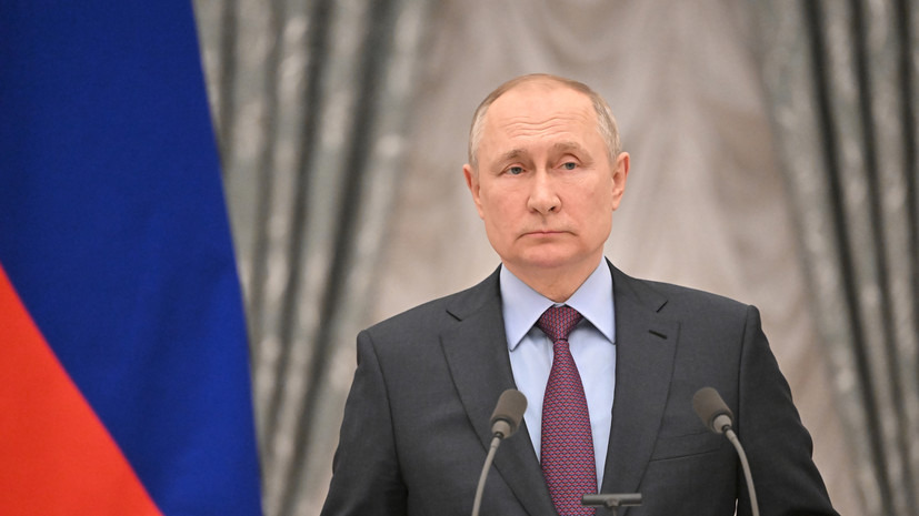 Sekelompok pemilih mendukung pencalonan diri Vladimir Putin pada Pemilihan Presiden 2024