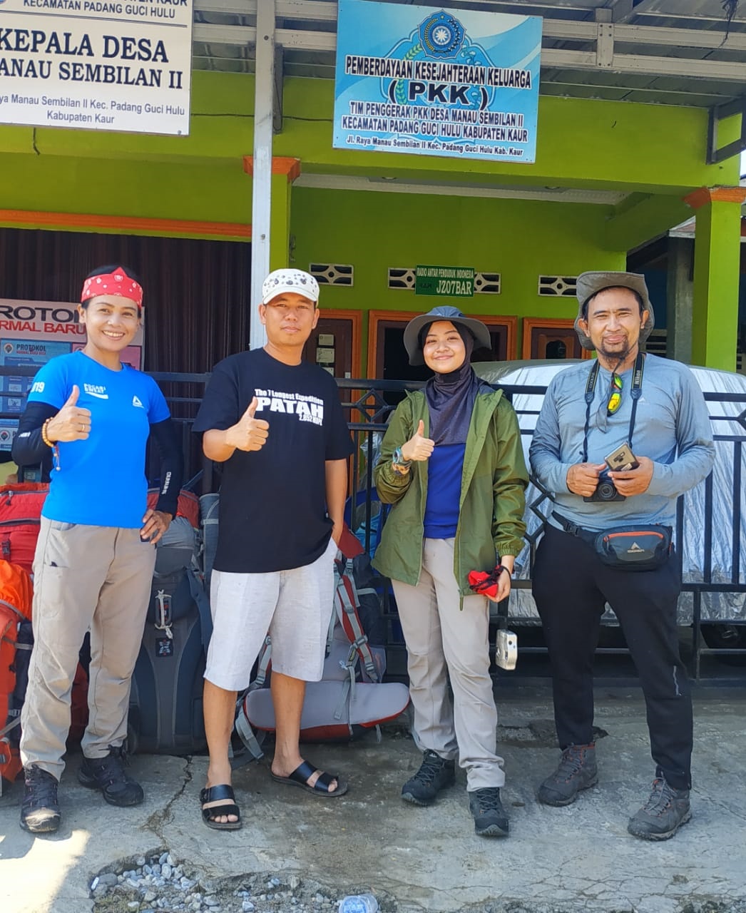 Kibarkan Merah Putih  di Puncak Gunung Patah 