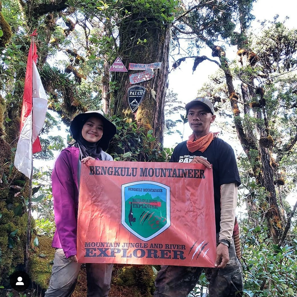 Butuh Waktu 6 Hari Kibarkan Bendera di Puncak Gunung Patah