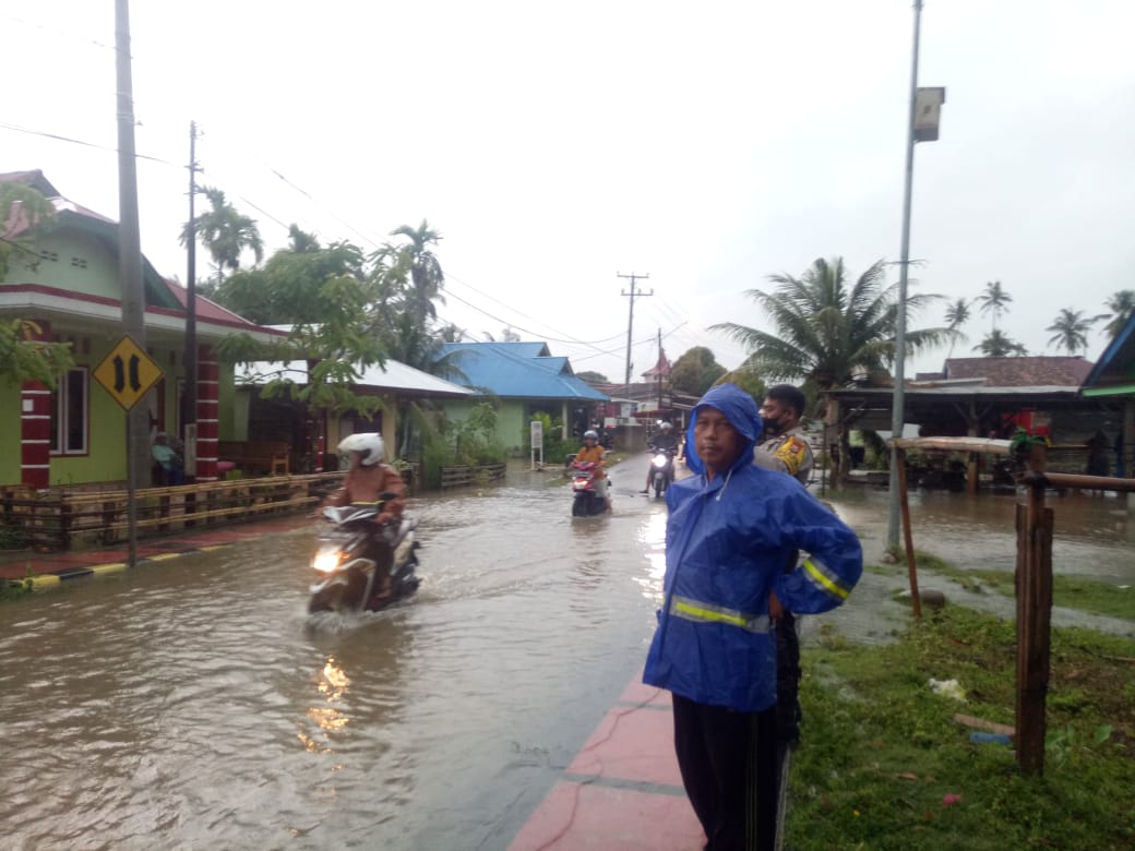 Air Tuba Meluap, Rendam Rumah Warga