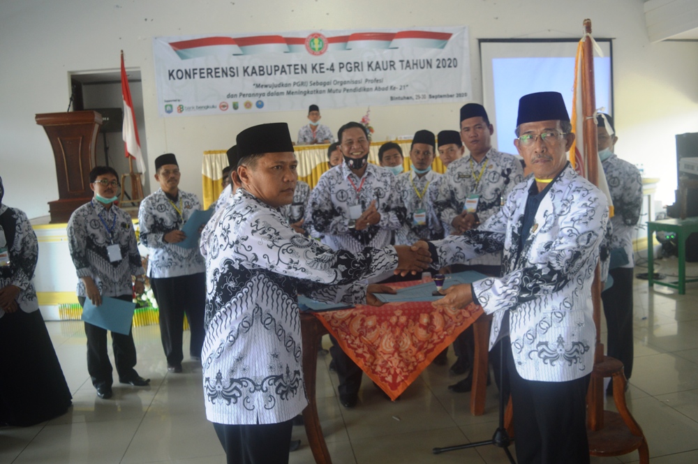 Pimpin PGRI, Suhartoni Optimalkan Program