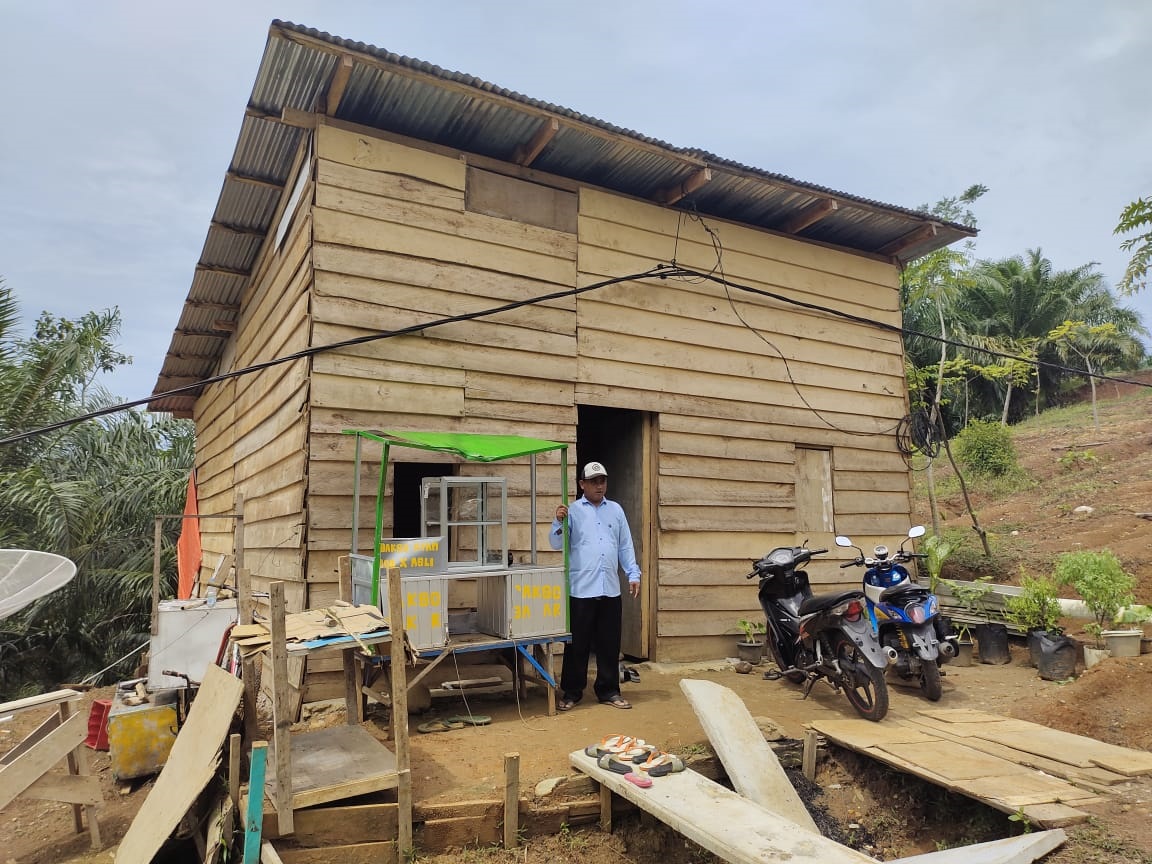 Timpah Tiang Listrik, PUPR Ganti Rugi Gerobak