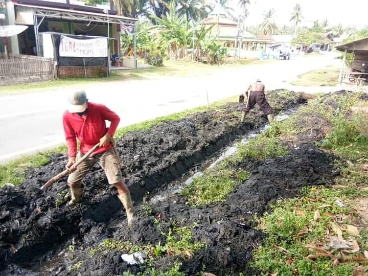 Tak Terawat, Drainase Mampet dan Busuk