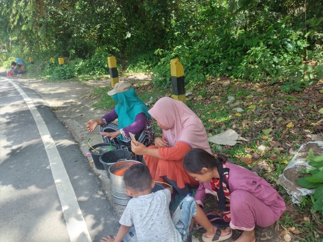 Musim Ipun, Jadi Tambahan Penghasilan