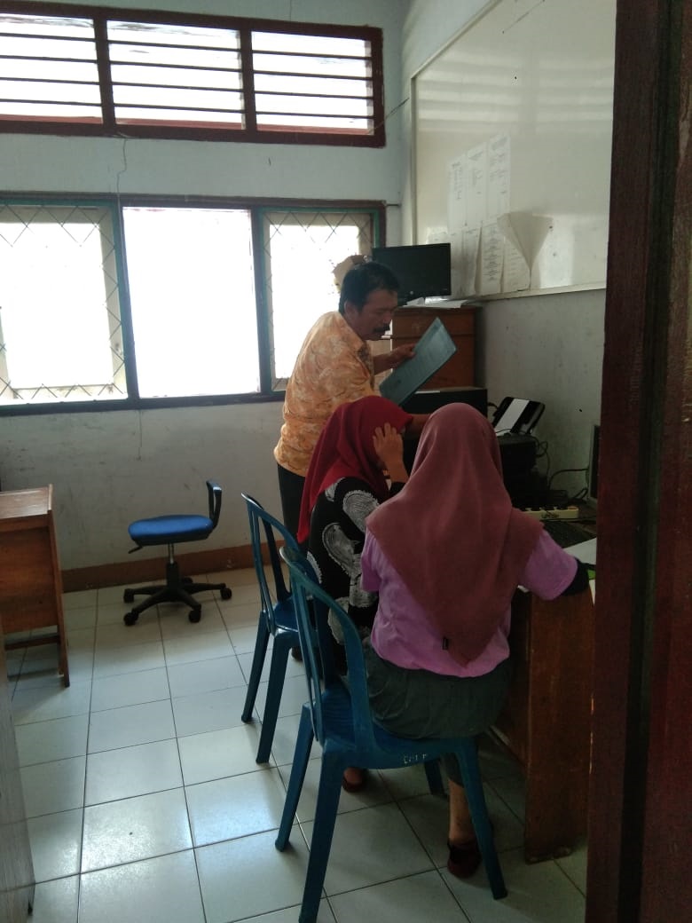 Empat Siswa SMKN 6 Prakerin di Kantor Camat