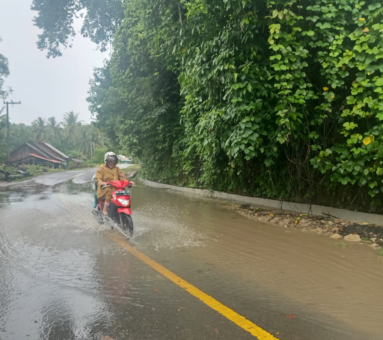 Pengawasan Lemah, Drainase Baru Dibangun Sudah Mampet