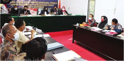 Sidang DKPP, Komisioner KPU Kaur Adu Argumentasi