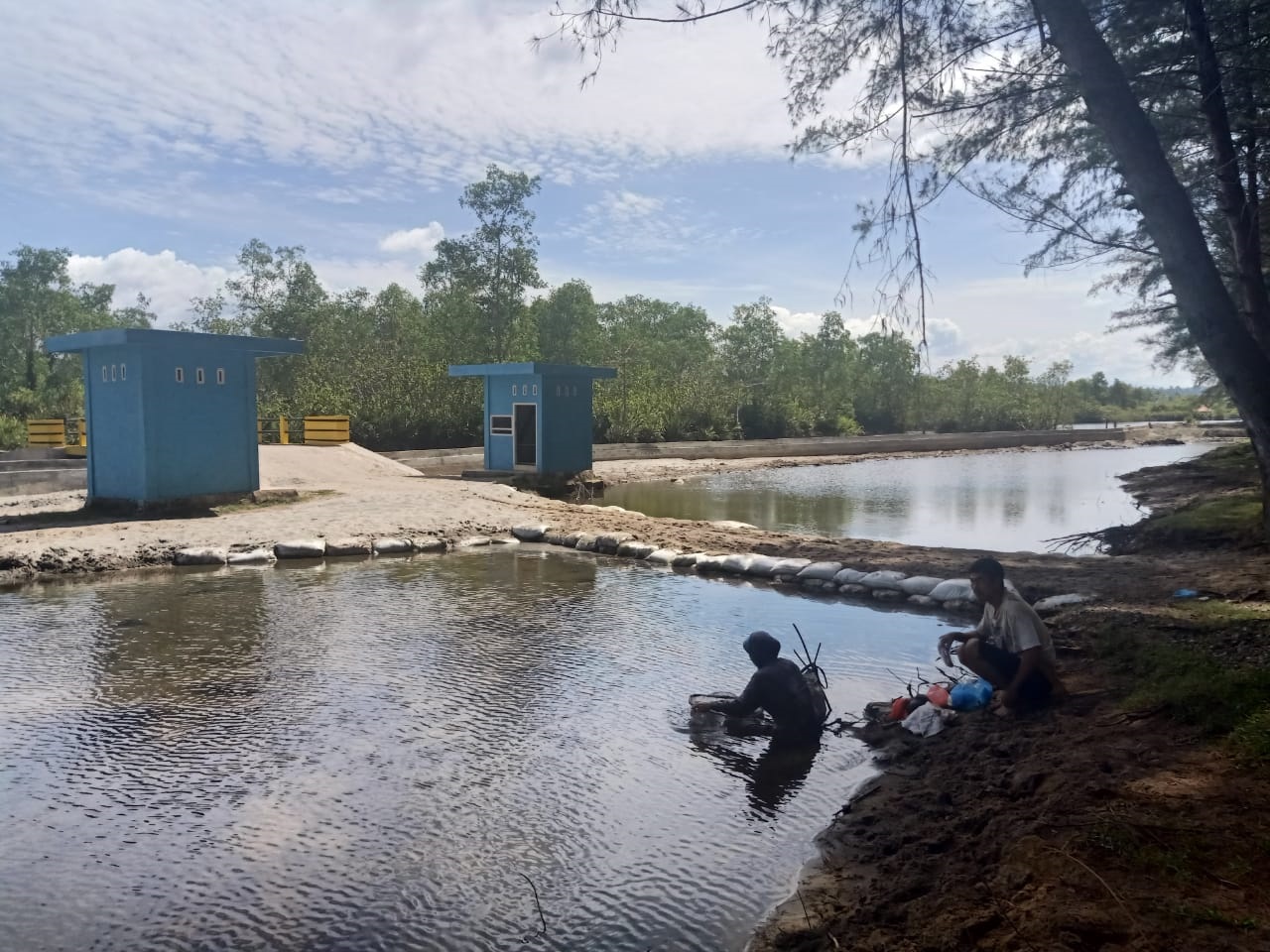 Tanggul Danau Kembar Perlu Permanen