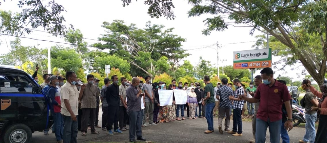 Warga Jawi Demo, Minta Pilkades Ulang