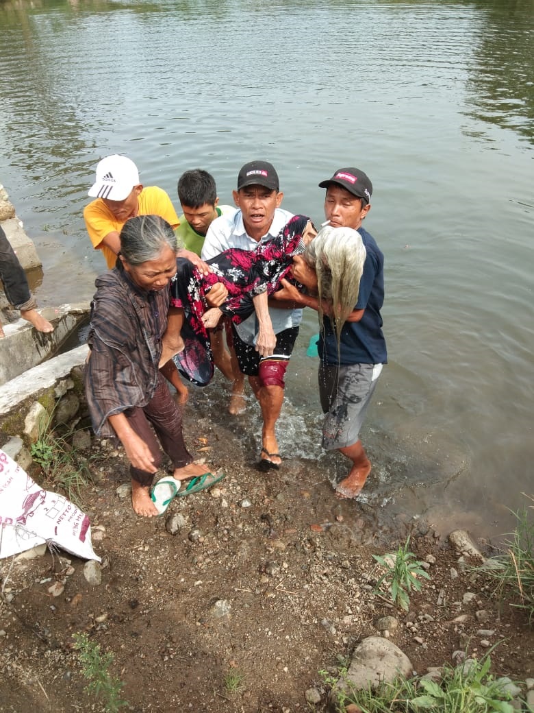 Nenek Mengapung di Kolam Anggota DPRD