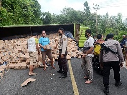 Tak Kuat Naik, Fuso Air Mineral Terbalik