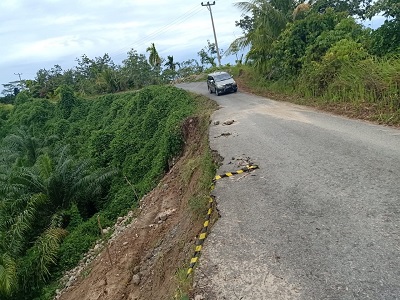 Jalan Menuju Air Palawan Rawan Longsor