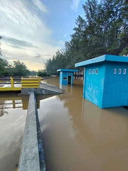 Terendam Banjir, Wisata Danau Kembar Tutup