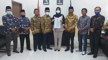 Ketua DPRD Kaur dan Komisi III Salur Zakat Melalui Baznas