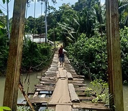 Jembatan Gantung Air Numan Nyaris Ambruk