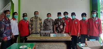 Asisten I Pemda Kaur Hadiri Pembagian BLT DD Sinar Bulan