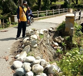 Tergerus, Jembatan Terancam Ambruk