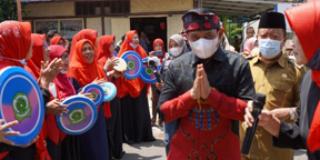 Sambutan Warga Kelurahan Pondok Besi Bikin Wawali Merasa Tersanjung