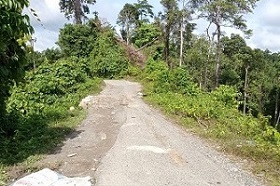 Jalan Provinsi Menuju OKUS Makin Sempit, Proyeknya Belum Tuntas