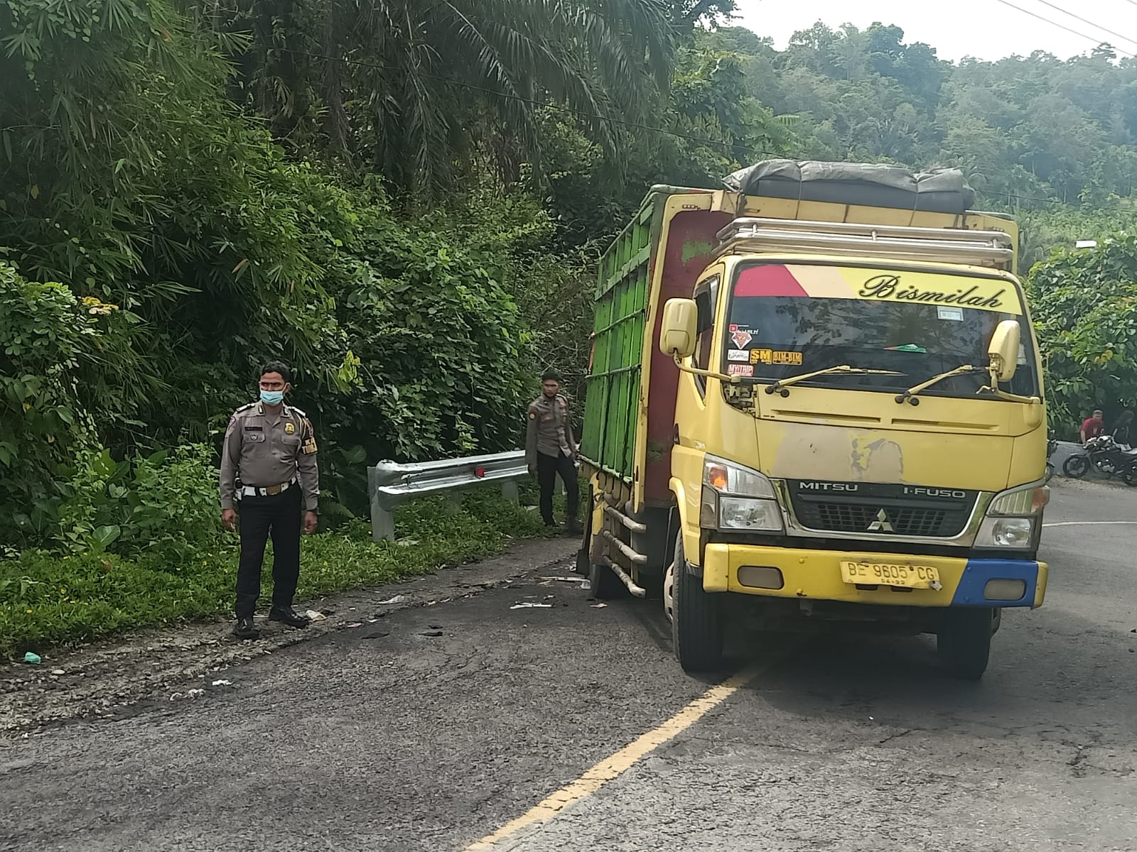 Detik Detik Truk Patah As Dihantam Truk Lain