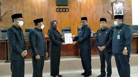 Pemda Kaur Dan BPN Bagikan Sertipikat