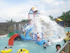 Bangun Waterboom dan Alun-Alun