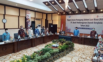 Bupati Kaur Ikut Rapat RUPSLB