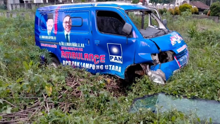 Ambulans Bergambar Kakak Helmi Hasan Kecelakaan Fatal