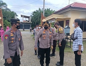 Kapolres Imbau Anggota dan Istri Bijak Bersosmed