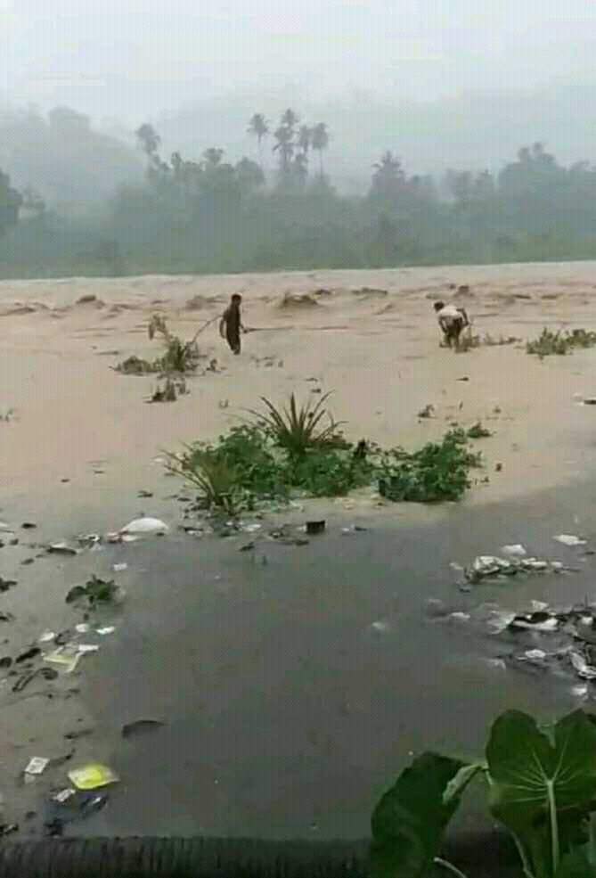 Waspada! Air Sungai Luas Meluap Sentuh Pondasi