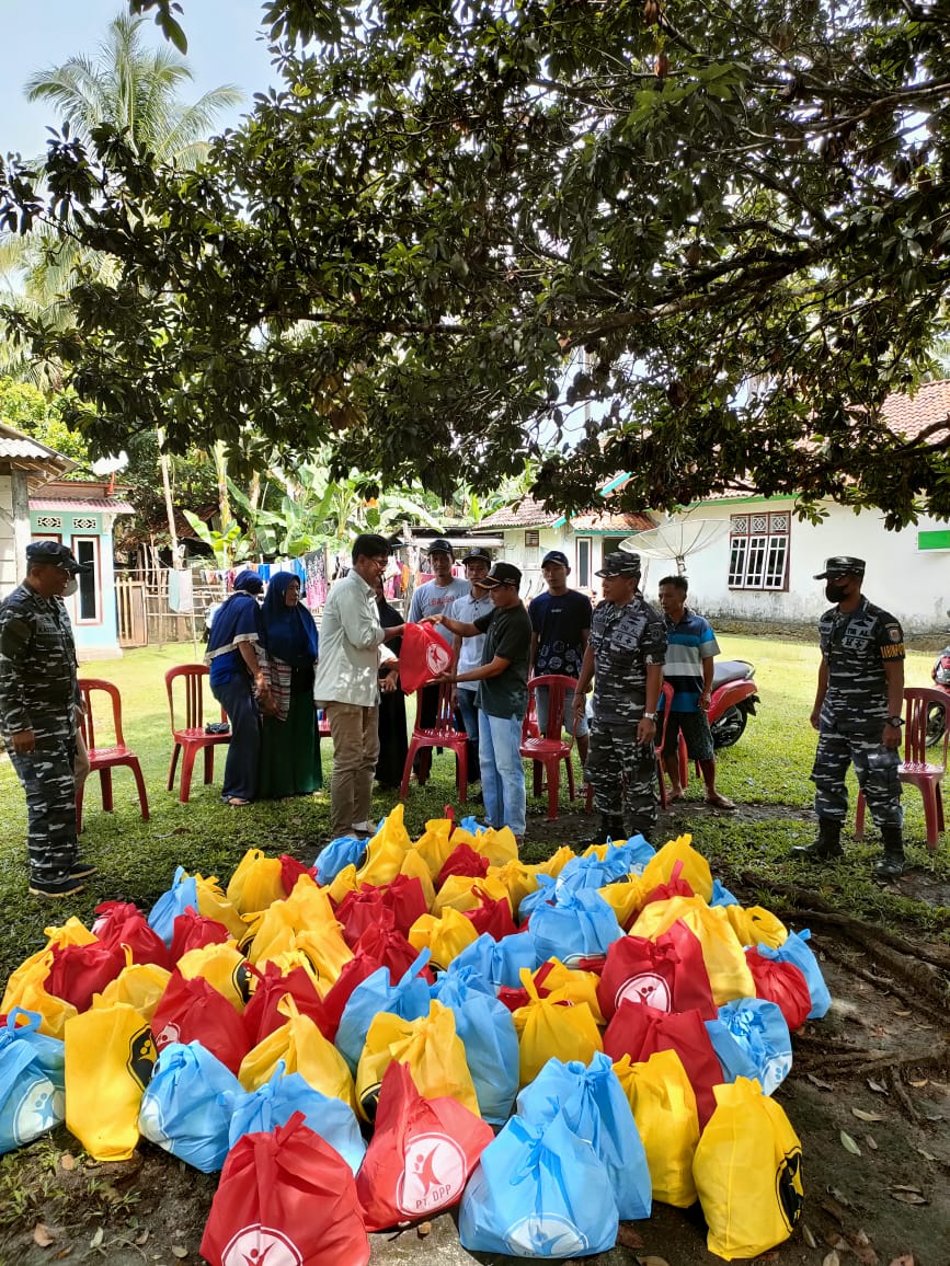 PT DPPP Berbagi Sembako Ke Masyarakat Tiga Desa
