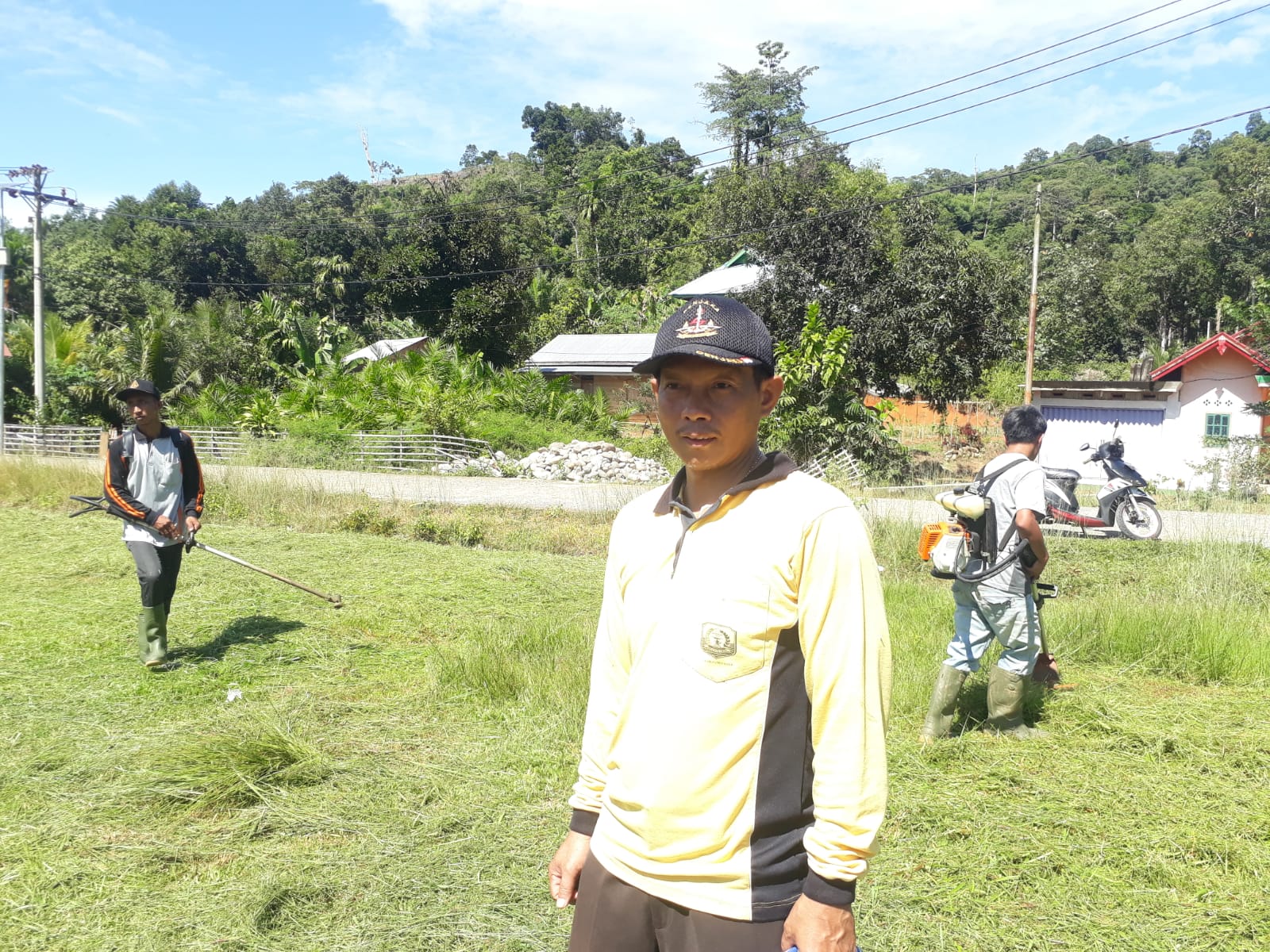 Persiapan HUT Muara Sahung, Masyarakat Gotong Royong