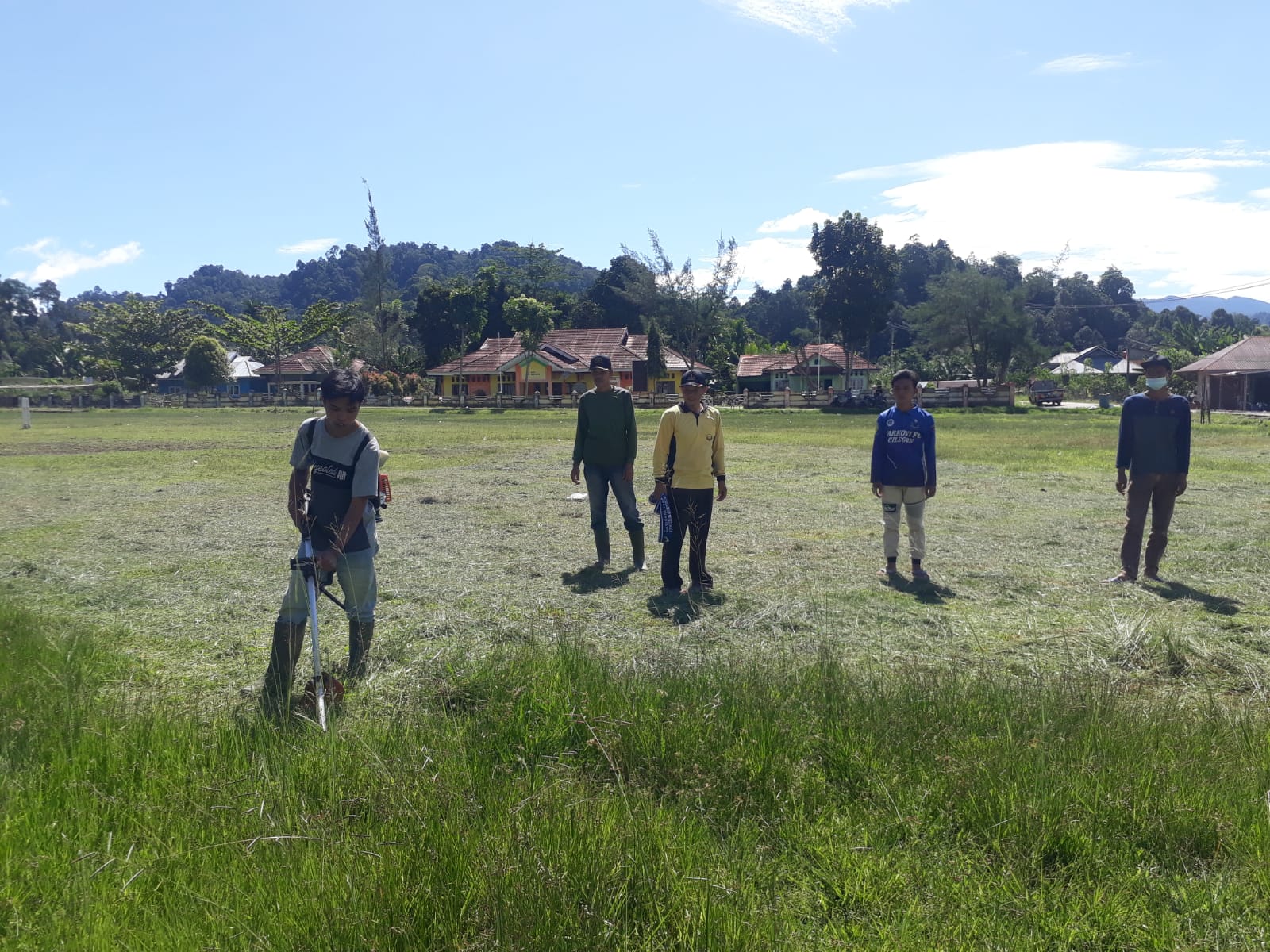 Persiapan HUT Muara Sahung, Masyarakat Gotong Royong