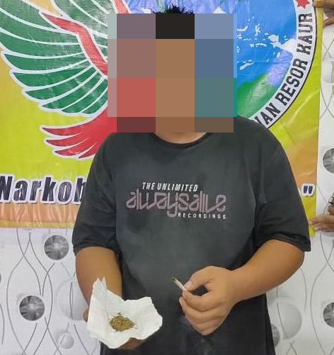 Hisap Ganja, Warga Bintuhan Dicokok