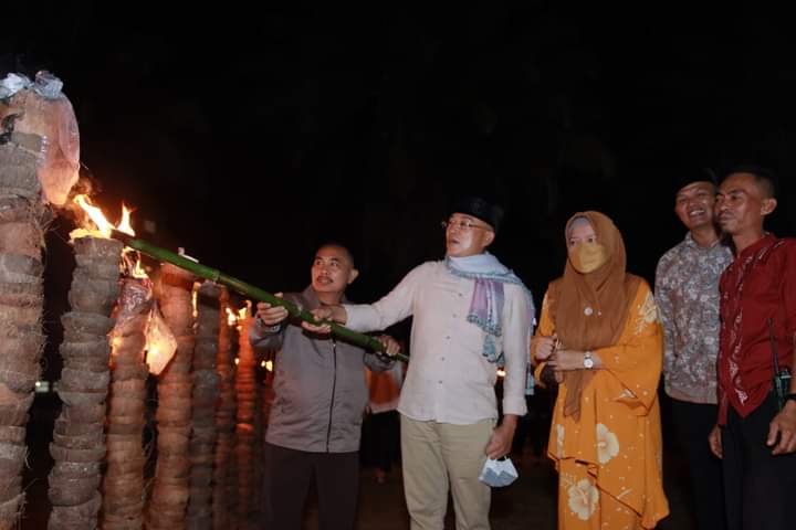 300 Lunjuk Terangi Malam Tujuh Likur di Bengkulu Selatan