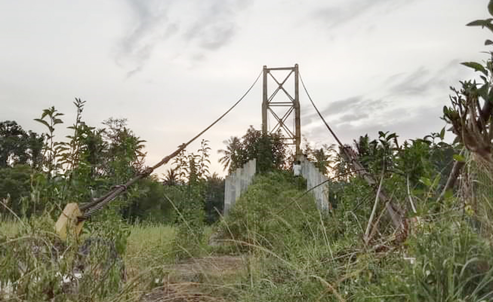 6 Tahun Rusak, Jembatan di Suka Nanti Menyemak
